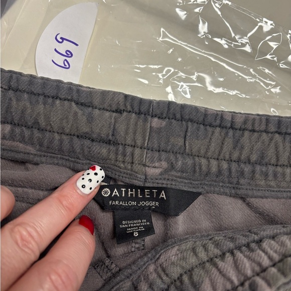 Athleta Farallon Joggers Olive Green Camoflague Print Size 8 Medium Camo - Picture 6 of 7